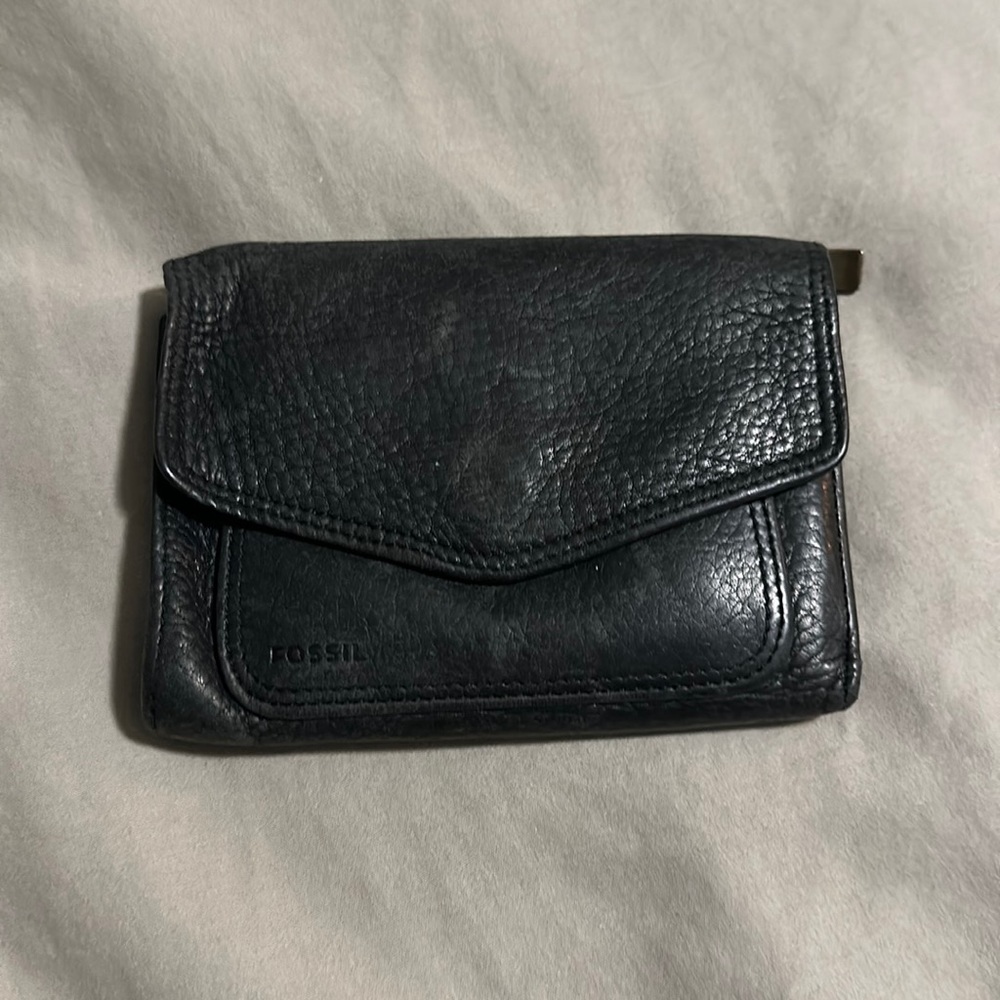 Fossil Genuine Leather Tri-Fold Snap Wallet